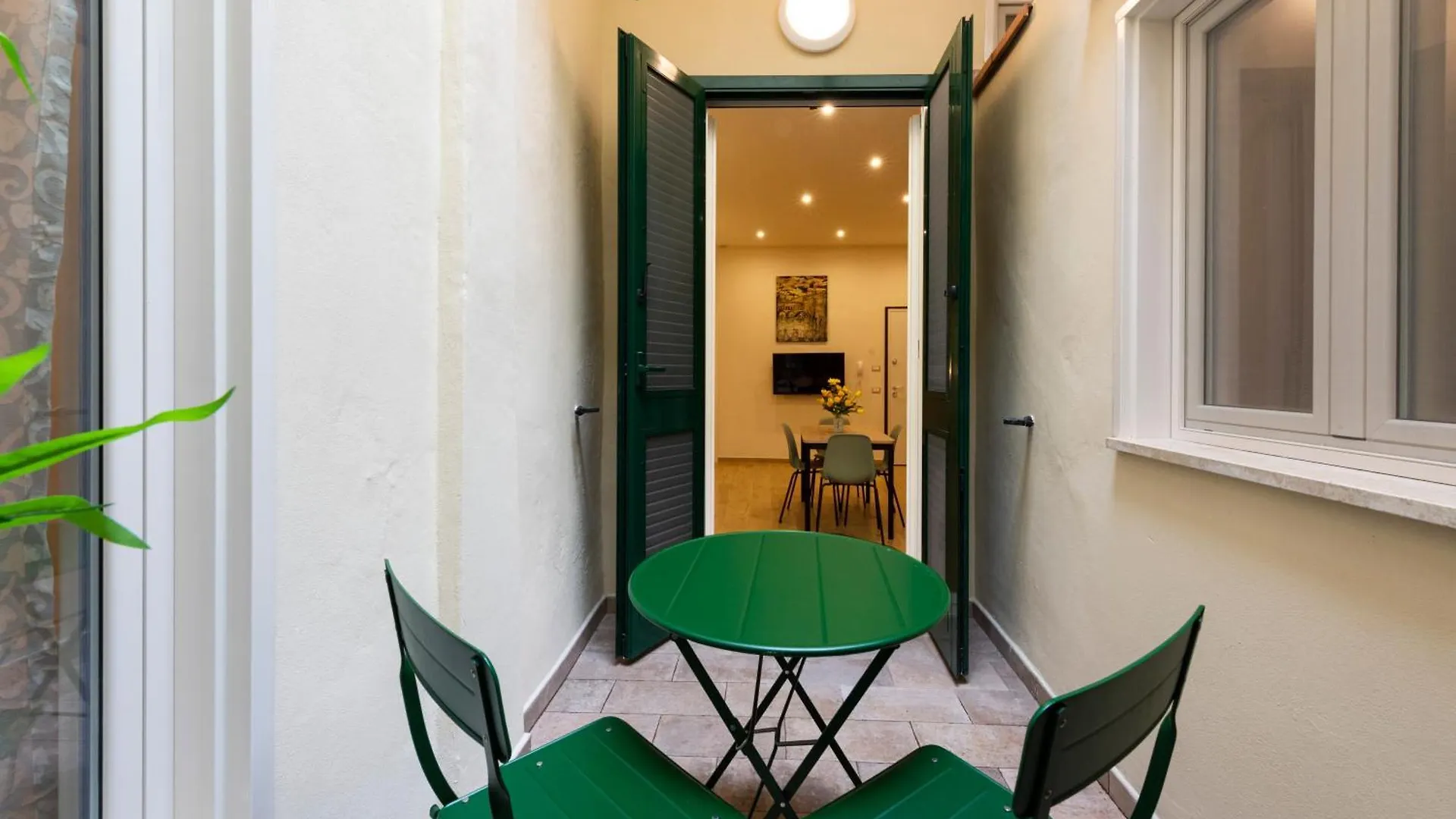 Mercato Contemporary Apartment By Mmega Floransa 0*,