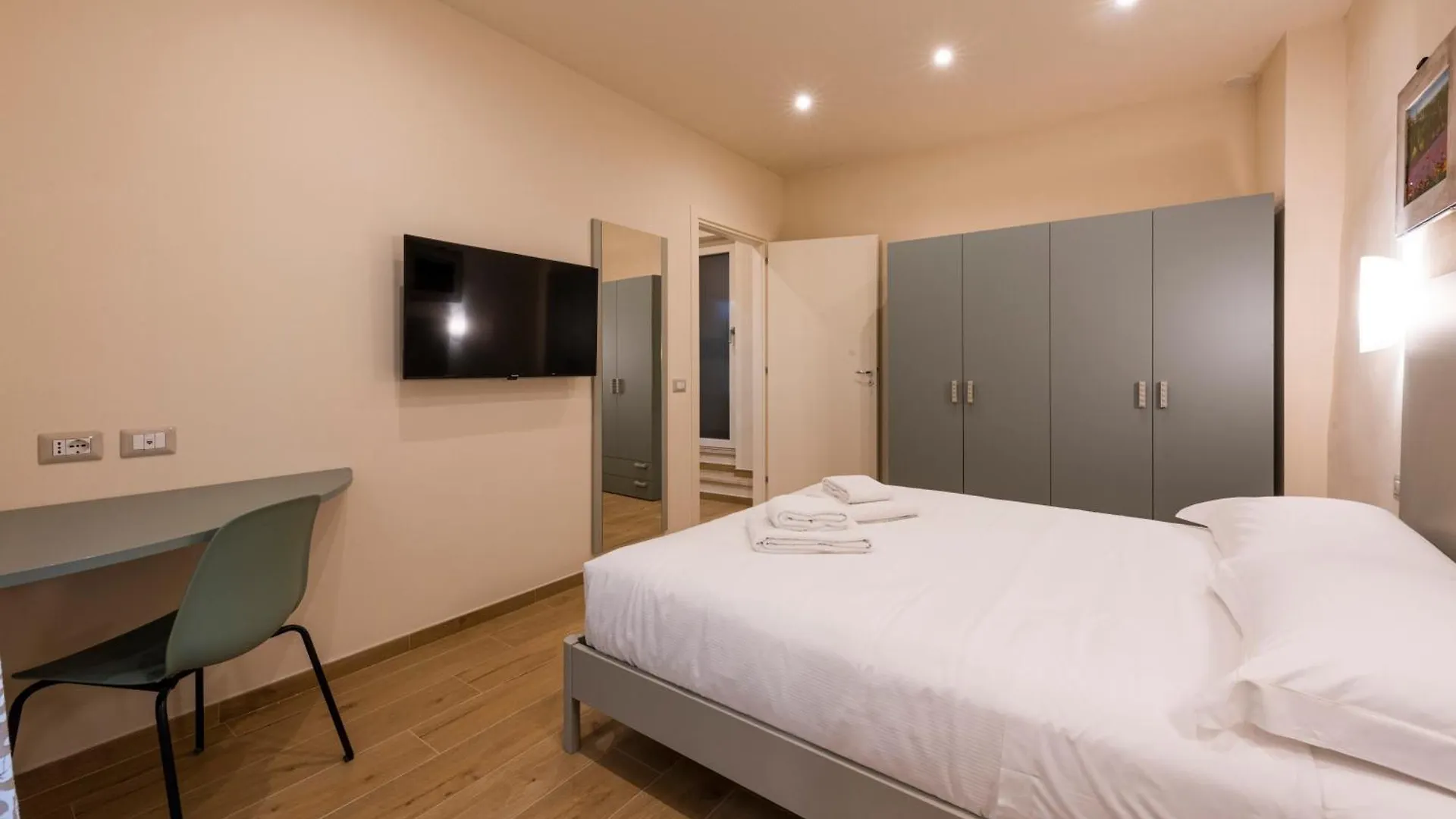 Mercato Contemporary Apartment By Mmega Floransa İtalya