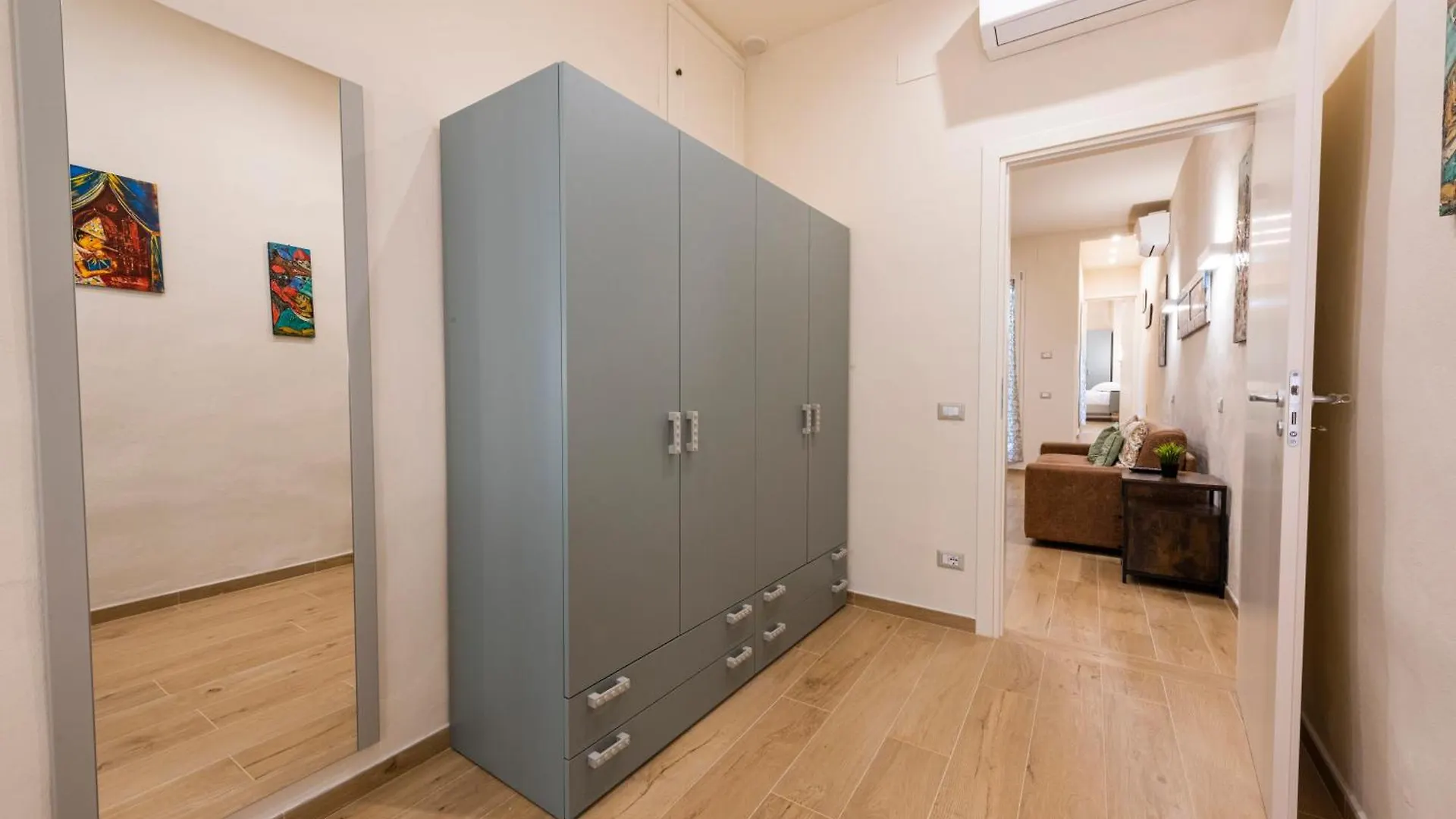 Mercato Contemporary Apartment By Mmega Floransa 0*,  İtalya